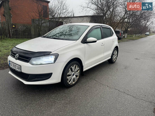 Белый Фольксваген Поло, объемом двигателя 1.6 л и пробегом 320 тыс. км за 6000 $, фото 1 на Automoto.ua