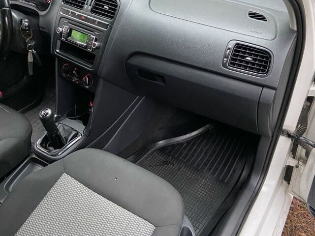 Білий Фольксваген Поло, об'ємом двигуна 1.2 л та пробігом 250 тис. км за 6200 $, фото 13 на Automoto.ua