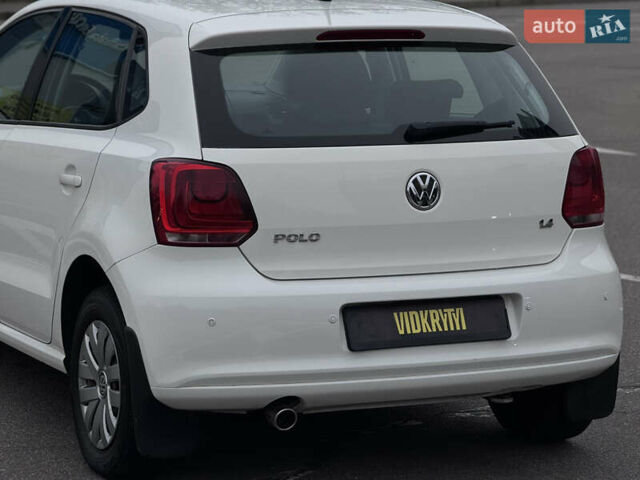 Білий Фольксваген Поло, об'ємом двигуна 1.39 л та пробігом 226 тис. км за 7350 $, фото 19 на Automoto.ua