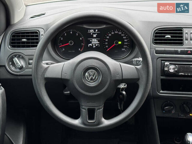 Білий Фольксваген Поло, об'ємом двигуна 1.39 л та пробігом 226 тис. км за 7350 $, фото 24 на Automoto.ua