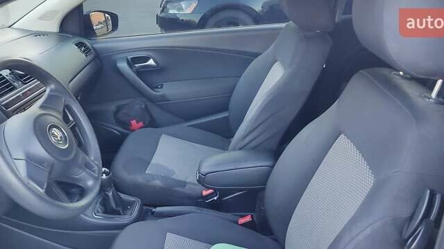 Білий Фольксваген Поло, об'ємом двигуна 1.2 л та пробігом 260 тис. км за 5500 $, фото 12 на Automoto.ua