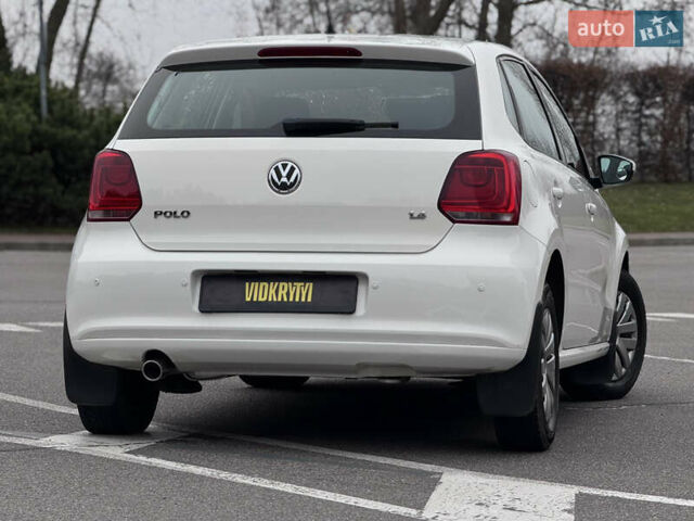 Білий Фольксваген Поло, об'ємом двигуна 1.39 л та пробігом 226 тис. км за 7350 $, фото 14 на Automoto.ua