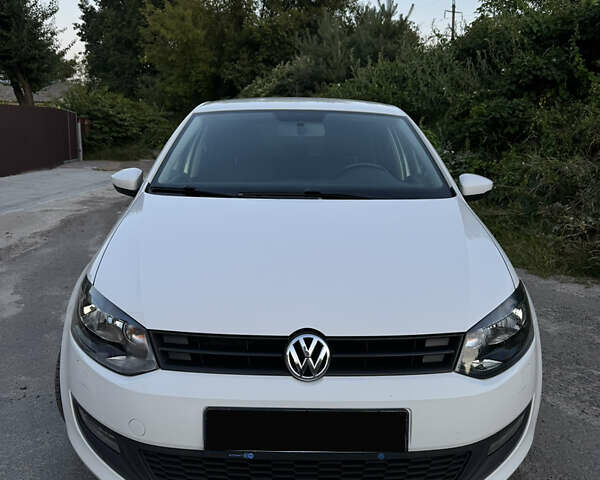 Білий Фольксваген Поло, об'ємом двигуна 1.39 л та пробігом 142 тис. км за 9000 $, фото 2 на Automoto.ua