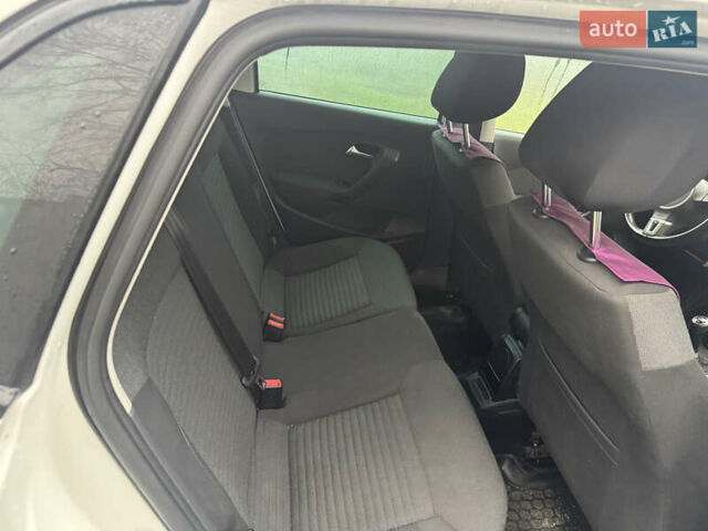 Белый Фольксваген Поло, объемом двигателя 1.6 л и пробегом 320 тыс. км за 6000 $, фото 9 на Automoto.ua