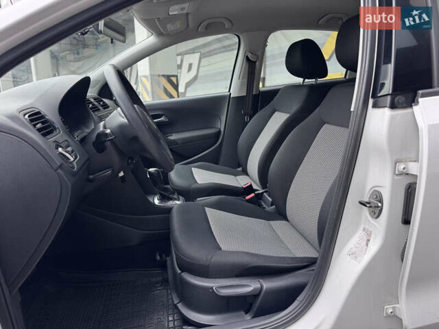 Білий Фольксваген Поло, об'ємом двигуна 1.39 л та пробігом 226 тис. км за 7350 $, фото 30 на Automoto.ua