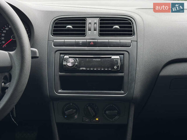 Білий Фольксваген Поло, об'ємом двигуна 1.39 л та пробігом 226 тис. км за 7350 $, фото 25 на Automoto.ua