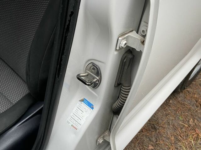 Білий Фольксваген Поло, об'ємом двигуна 1.2 л та пробігом 250 тис. км за 6200 $, фото 16 на Automoto.ua