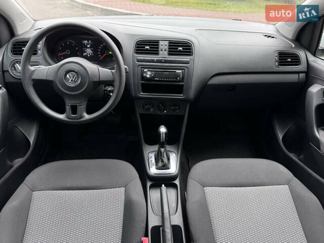 Білий Фольксваген Поло, об'ємом двигуна 1.39 л та пробігом 226 тис. км за 7350 $, фото 20 на Automoto.ua