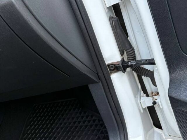 Білий Фольксваген Поло, об'ємом двигуна 1.2 л та пробігом 248 тис. км за 6500 $, фото 13 на Automoto.ua