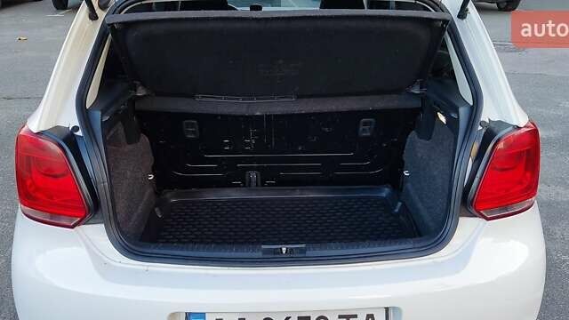 Білий Фольксваген Поло, об'ємом двигуна 1.2 л та пробігом 260 тис. км за 5500 $, фото 4 на Automoto.ua