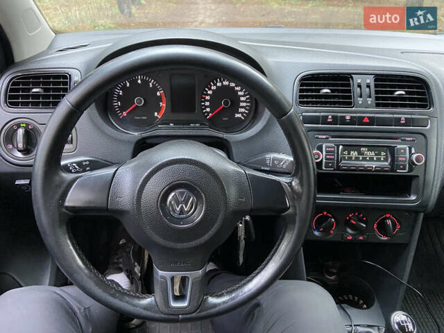 Белый Фольксваген Поло, объемом двигателя 1.2 л и пробегом 252 тыс. км за 5200 $, фото 11 на Automoto.ua
