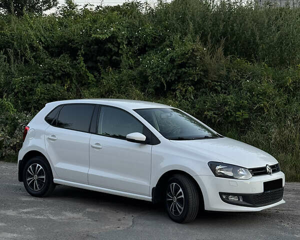 Білий Фольксваген Поло, об'ємом двигуна 1.39 л та пробігом 142 тис. км за 9000 $, фото 3 на Automoto.ua