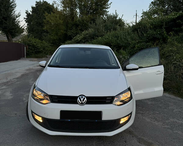 Білий Фольксваген Поло, об'ємом двигуна 1.39 л та пробігом 142 тис. км за 9000 $, фото 14 на Automoto.ua