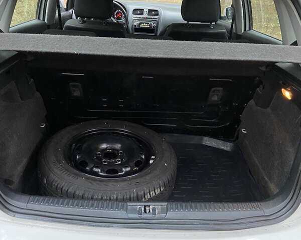 Белый Фольксваген Поло, объемом двигателя 1.2 л и пробегом 252 тыс. км за 5200 $, фото 8 на Automoto.ua