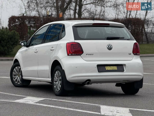 Білий Фольксваген Поло, об'ємом двигуна 1.39 л та пробігом 226 тис. км за 7350 $, фото 18 на Automoto.ua