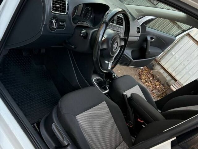 Білий Фольксваген Поло, об'ємом двигуна 1.2 л та пробігом 248 тис. км за 6500 $, фото 4 на Automoto.ua