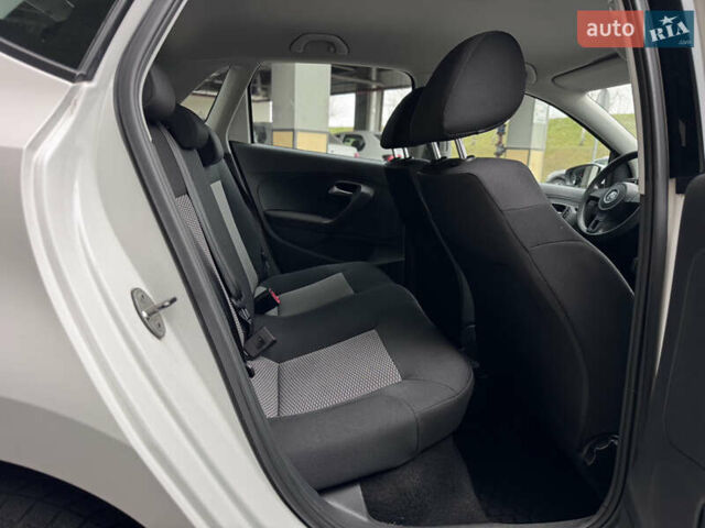 Білий Фольксваген Поло, об'ємом двигуна 1.39 л та пробігом 226 тис. км за 7350 $, фото 33 на Automoto.ua