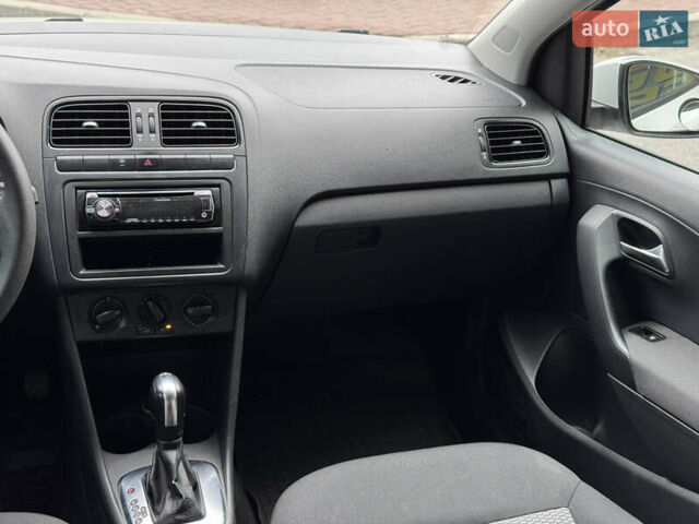 Білий Фольксваген Поло, об'ємом двигуна 1.39 л та пробігом 226 тис. км за 7350 $, фото 23 на Automoto.ua