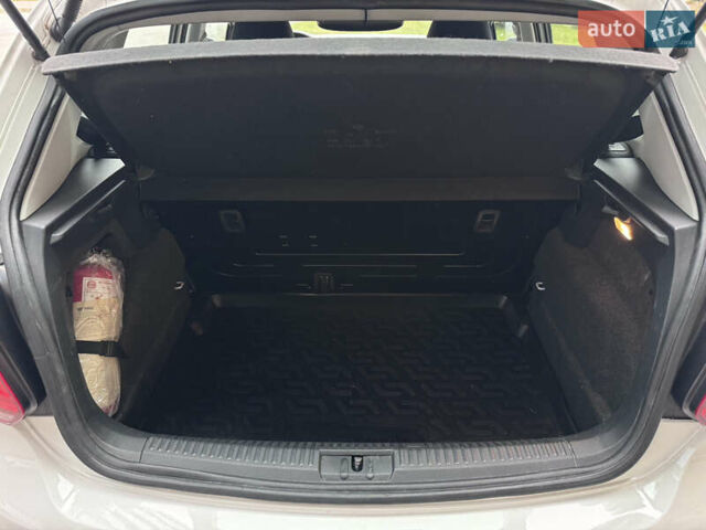 Білий Фольксваген Поло, об'ємом двигуна 1.39 л та пробігом 226 тис. км за 7350 $, фото 32 на Automoto.ua