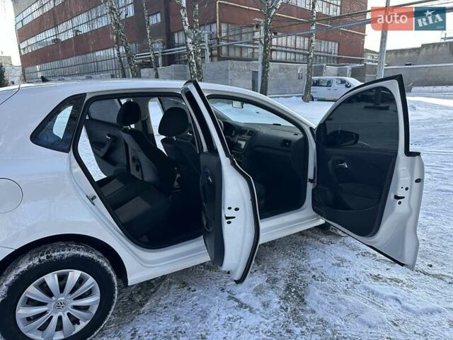 Белый Фольксваген Поло, объемом двигателя 1.4 л и пробегом 241 тыс. км за 7399 $, фото 1 на Automoto.ua