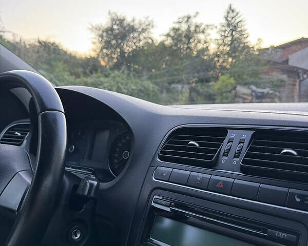 Білий Фольксваген Поло, об'ємом двигуна 1.39 л та пробігом 142 тис. км за 9000 $, фото 11 на Automoto.ua