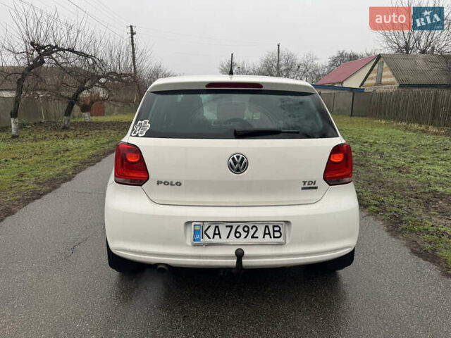 Белый Фольксваген Поло, объемом двигателя 1.6 л и пробегом 320 тыс. км за 6000 $, фото 4 на Automoto.ua