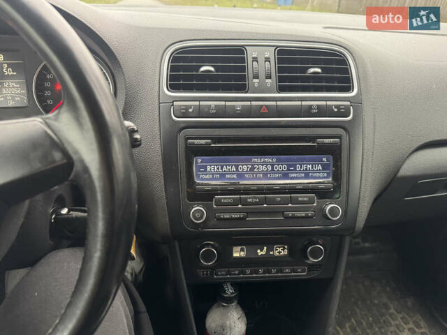 Белый Фольксваген Поло, объемом двигателя 1.6 л и пробегом 320 тыс. км за 6000 $, фото 13 на Automoto.ua