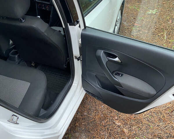 Белый Фольксваген Поло, объемом двигателя 1.2 л и пробегом 252 тыс. км за 5200 $, фото 10 на Automoto.ua