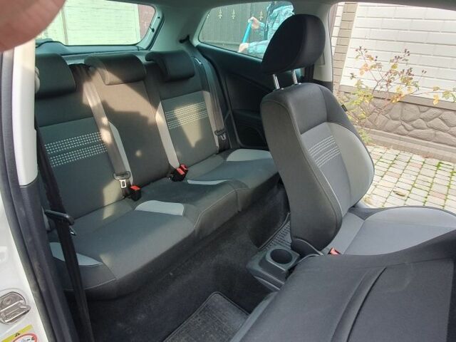 Білий Фольксваген Поло, об'ємом двигуна 1.6 л та пробігом 1 тис. км за 7000 $, фото 4 на Automoto.ua