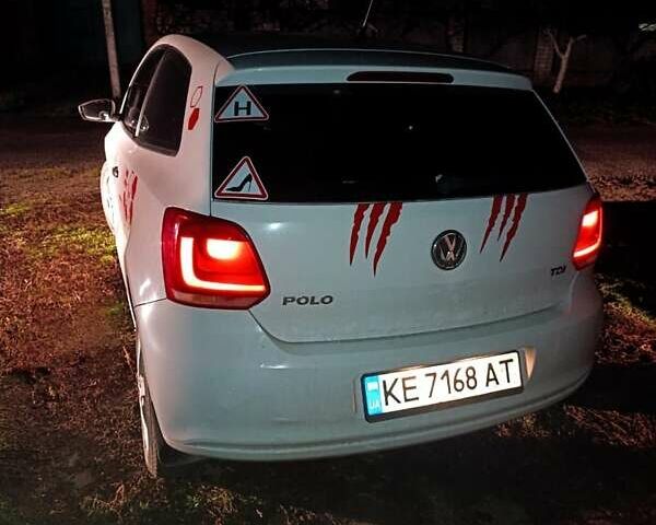 Белый Фольксваген Поло, объемом двигателя 1.2 л и пробегом 145 тыс. км за 5500 $, фото 2 на Automoto.ua
