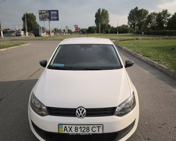 Белый Фольксваген Поло, объемом двигателя 1.2 л и пробегом 103 тыс. км за 5700 $, фото 1 на Automoto.ua