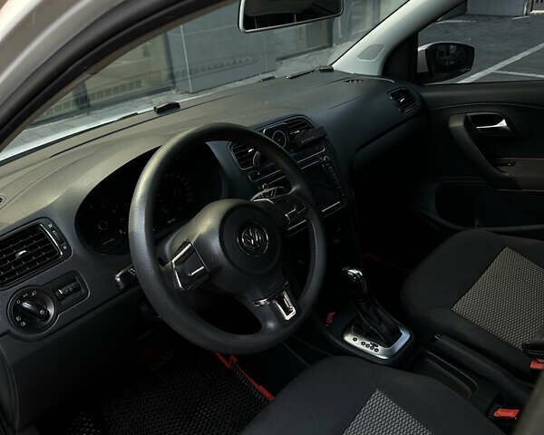 Белый Фольксваген Поло, объемом двигателя 1.39 л и пробегом 244 тыс. км за 8500 $, фото 9 на Automoto.ua