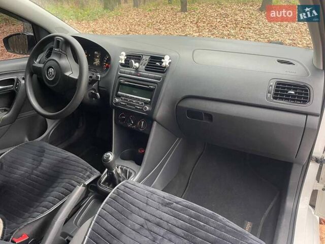 Белый Фольксваген Поло, объемом двигателя 1.2 л и пробегом 243 тыс. км за 5700 $, фото 15 на Automoto.ua