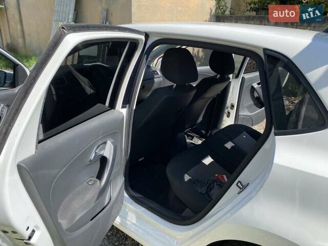 Белый Фольксваген Поло, объемом двигателя 1.2 л и пробегом 170 тыс. км за 6700 $, фото 6 на Automoto.ua