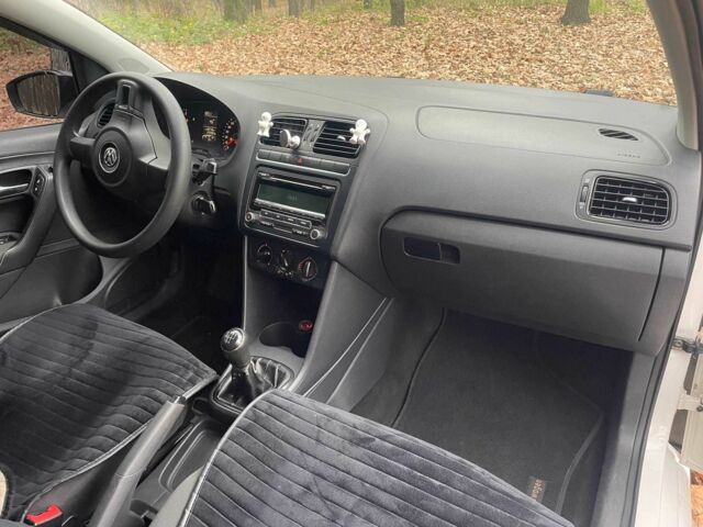 Белый Фольксваген Поло, объемом двигателя 1.2 л и пробегом 243 тыс. км за 5700 $, фото 15 на Automoto.ua