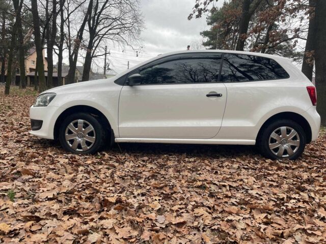 Белый Фольксваген Поло, объемом двигателя 1.2 л и пробегом 243 тыс. км за 5700 $, фото 2 на Automoto.ua