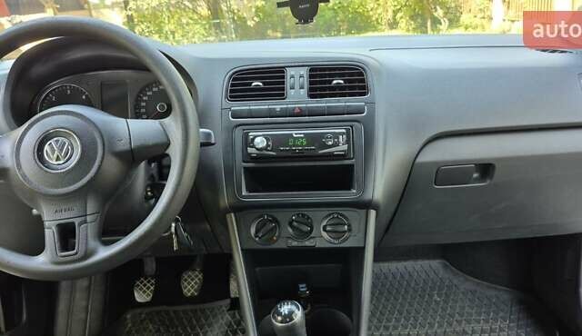 Белый Фольксваген Поло, объемом двигателя 1.2 л и пробегом 232 тыс. км за 7000 $, фото 7 на Automoto.ua