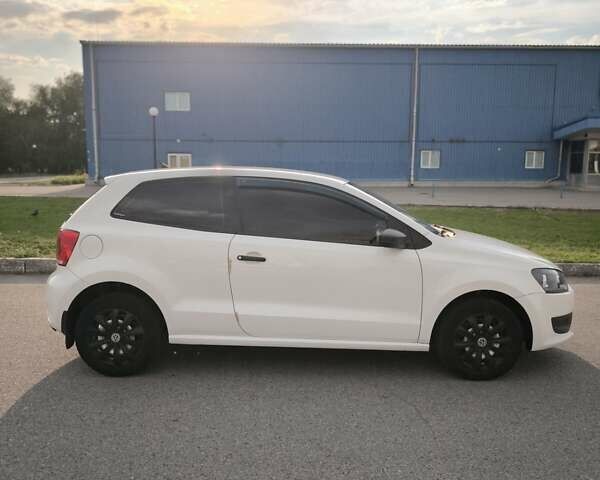 Белый Фольксваген Поло, объемом двигателя 1.2 л и пробегом 103 тыс. км за 5700 $, фото 3 на Automoto.ua