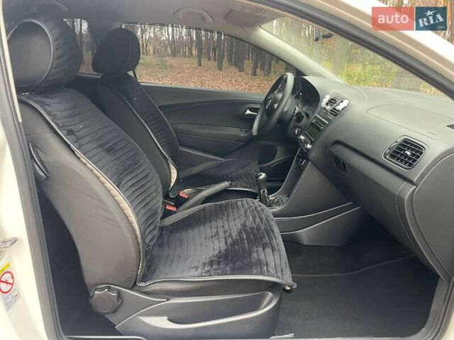 Белый Фольксваген Поло, объемом двигателя 1.2 л и пробегом 243 тыс. км за 5700 $, фото 14 на Automoto.ua