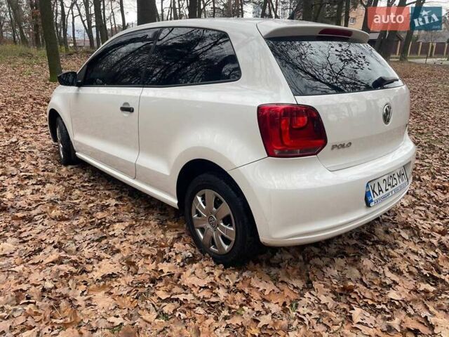 Белый Фольксваген Поло, объемом двигателя 1.2 л и пробегом 243 тыс. км за 5700 $, фото 3 на Automoto.ua