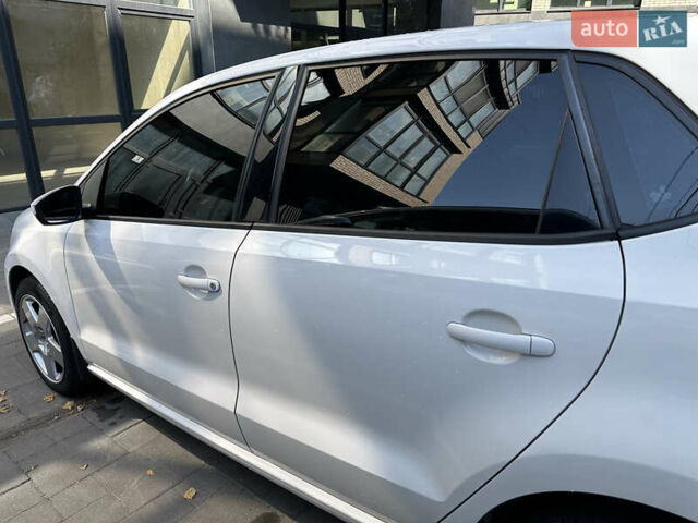 Белый Фольксваген Поло, объемом двигателя 1.39 л и пробегом 244 тыс. км за 8500 $, фото 6 на Automoto.ua