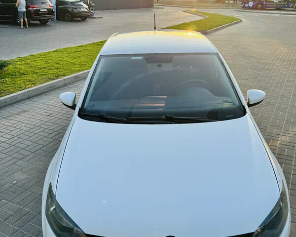 Белый Фольксваген Поло, объемом двигателя 1.2 л и пробегом 170 тыс. км за 6300 $, фото 5 на Automoto.ua