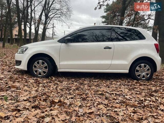 Белый Фольксваген Поло, объемом двигателя 1.2 л и пробегом 243 тыс. км за 5700 $, фото 2 на Automoto.ua