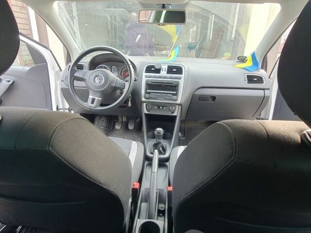 Білий Фольксваген Поло, об'ємом двигуна 1.6 л та пробігом 1 тис. км за 7000 $, фото 2 на Automoto.ua