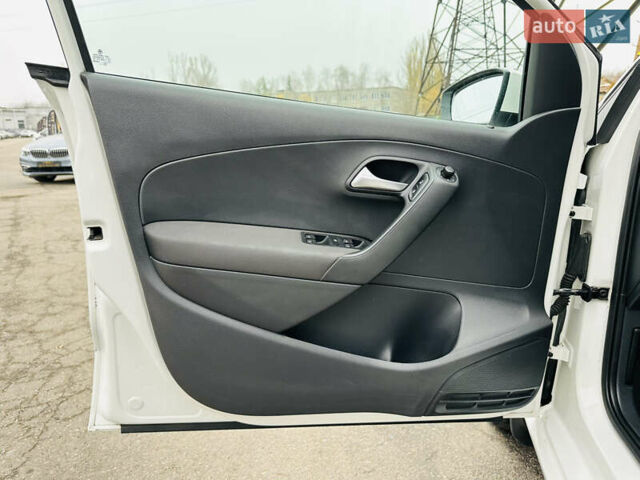 Белый Фольксваген Поло, объемом двигателя 1.4 л и пробегом 176 тыс. км за 7900 $, фото 14 на Automoto.ua