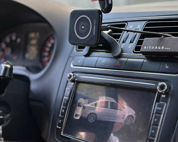 Белый Фольксваген Поло, объемом двигателя 1.39 л и пробегом 244 тыс. км за 8500 $, фото 5 на Automoto.ua