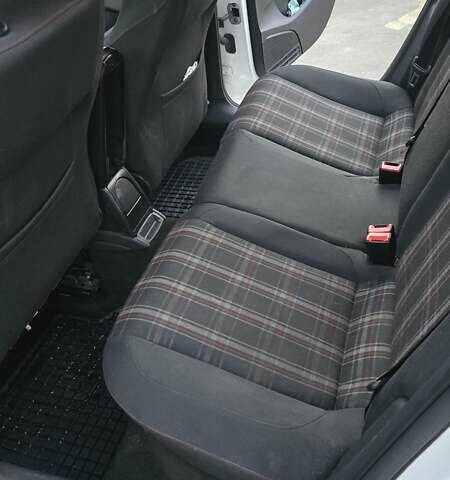 Белый Фольксваген Поло, объемом двигателя 1.4 л и пробегом 139 тыс. км за 8500 $, фото 2 на Automoto.ua