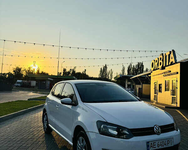 Белый Фольксваген Поло, объемом двигателя 1.2 л и пробегом 170 тыс. км за 6300 $, фото 2 на Automoto.ua