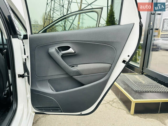 Белый Фольксваген Поло, объемом двигателя 1.4 л и пробегом 176 тыс. км за 7900 $, фото 21 на Automoto.ua