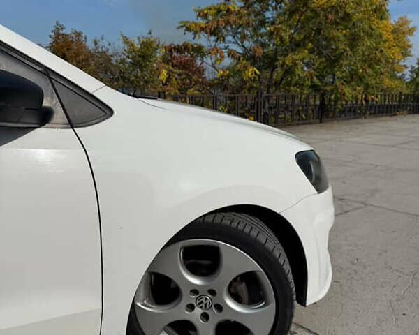 Білий Фольксваген Поло, об'ємом двигуна 1.2 л та пробігом 265 тис. км за 6100 $, фото 9 на Automoto.ua